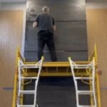 Experiência de três décadas leva marceneiro a dar nova vida a madeiras carregadas de passado